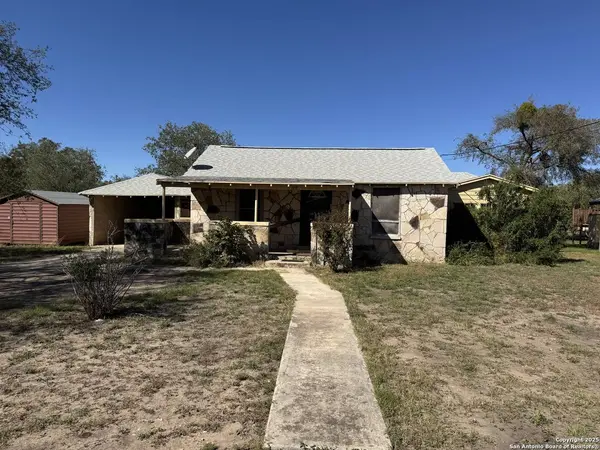 214 W Cargile, Uvalde, TX 78801