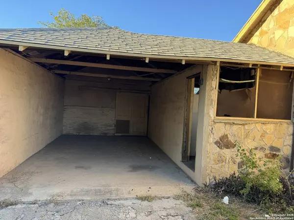 214 W Cargile, Uvalde, TX 78801