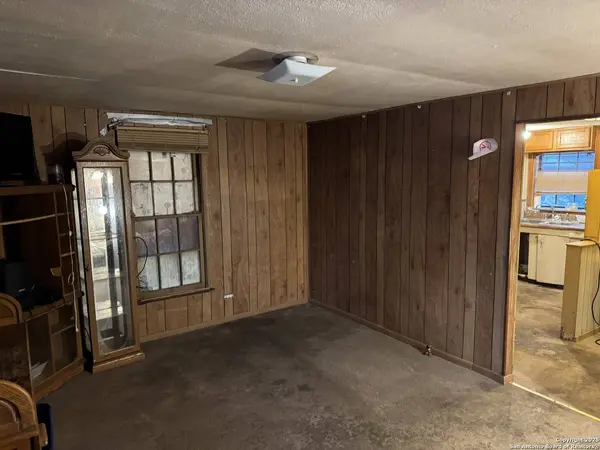 214 W Cargile, Uvalde, TX 78801