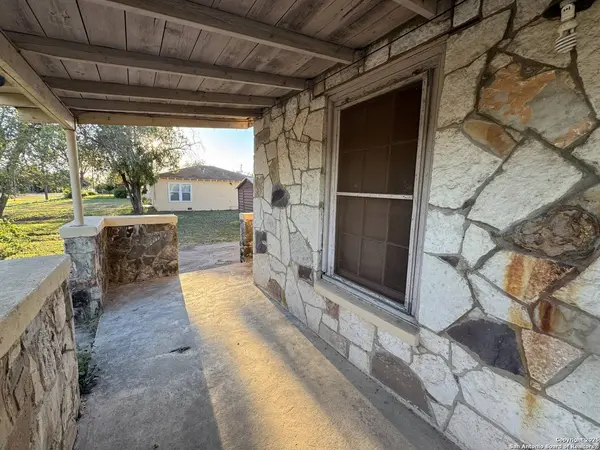 214 W Cargile, Uvalde, TX 78801