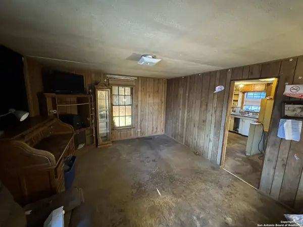 214 W Cargile, Uvalde, TX 78801