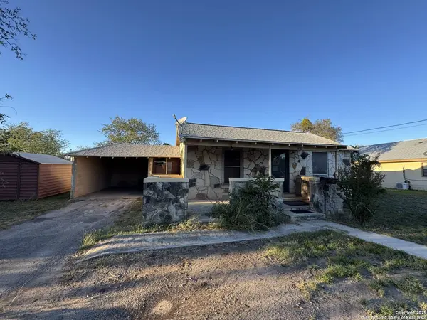 214 W Cargile, Uvalde, TX 78801