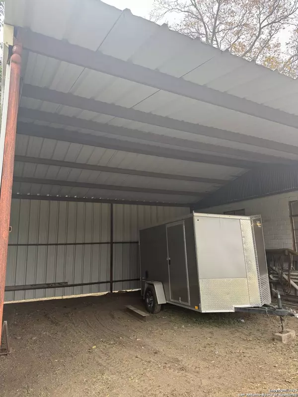 401 Highway 90, Sabinal, TX 78881