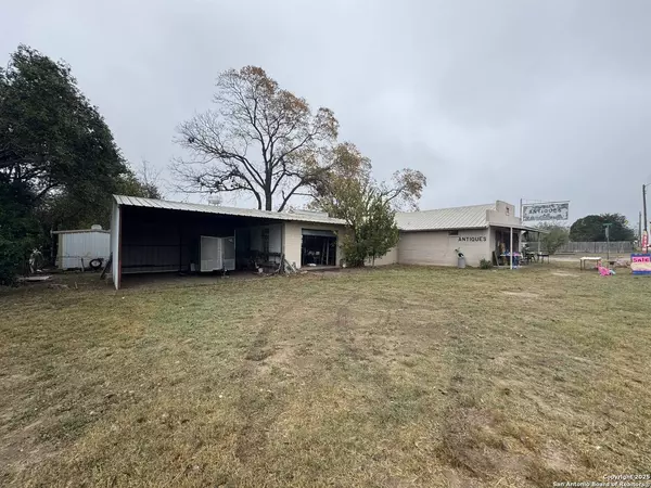 401 Highway 90, Sabinal, TX 78881
