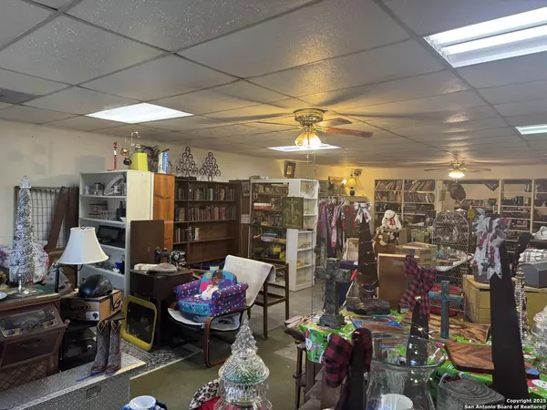 401 Highway 90, Sabinal, TX 78881