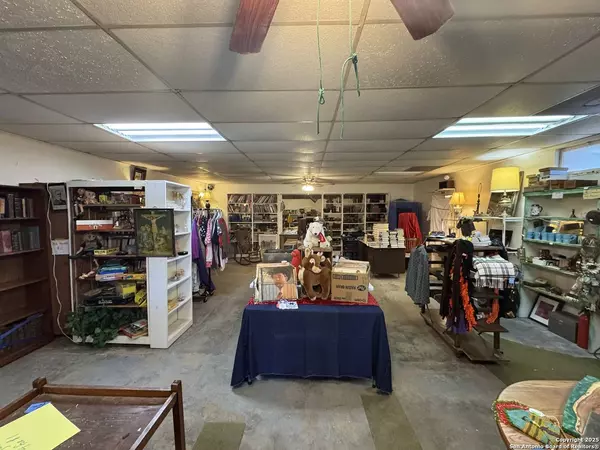 401 Highway 90, Sabinal, TX 78881