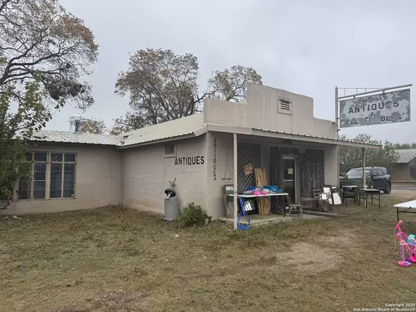 401 Highway 90, Sabinal, TX 78881