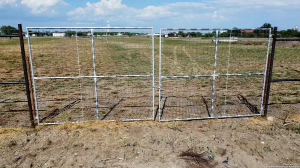 4303 US Highway 83, Crystal City, TX 78839