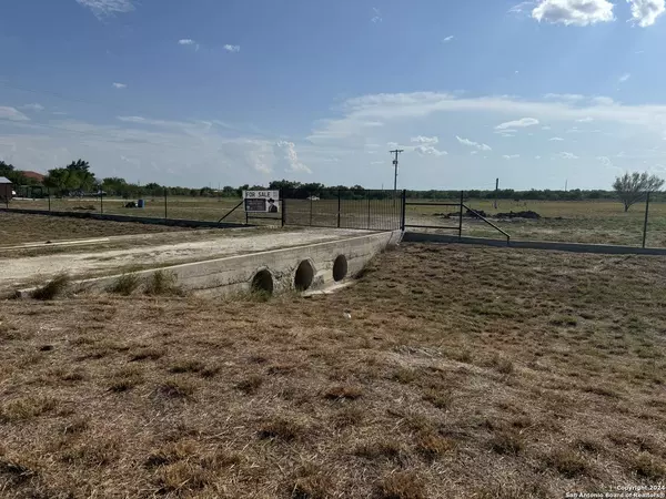 4303 US Highway 83, Crystal City, TX 78839