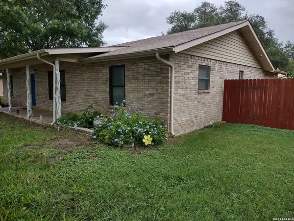 137 N Bluebonnet, Uvalde, TX 78801