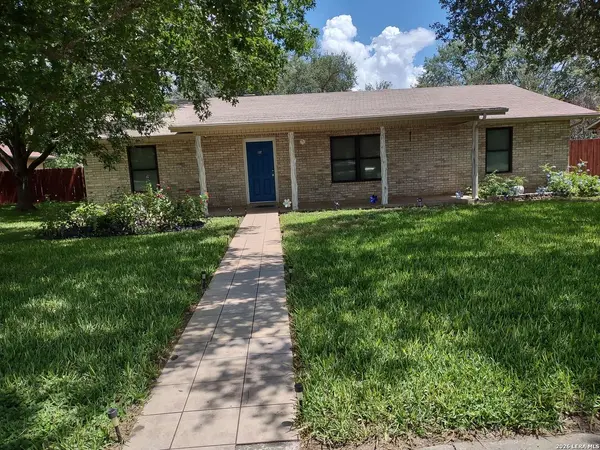 137 N Bluebonnet, Uvalde, TX 78801