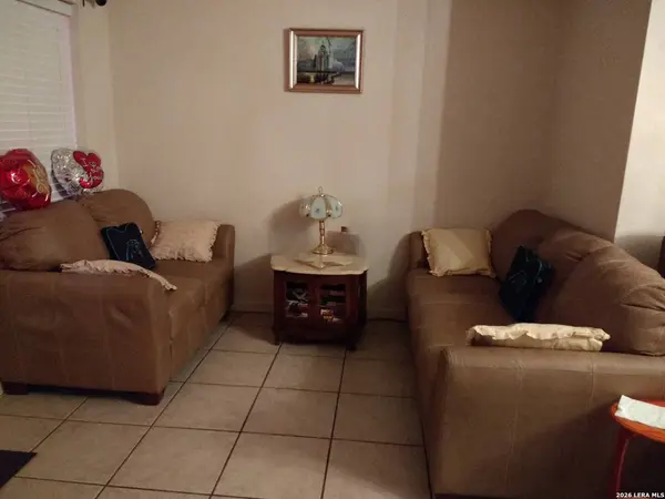 137 N Bluebonnet, Uvalde, TX 78801