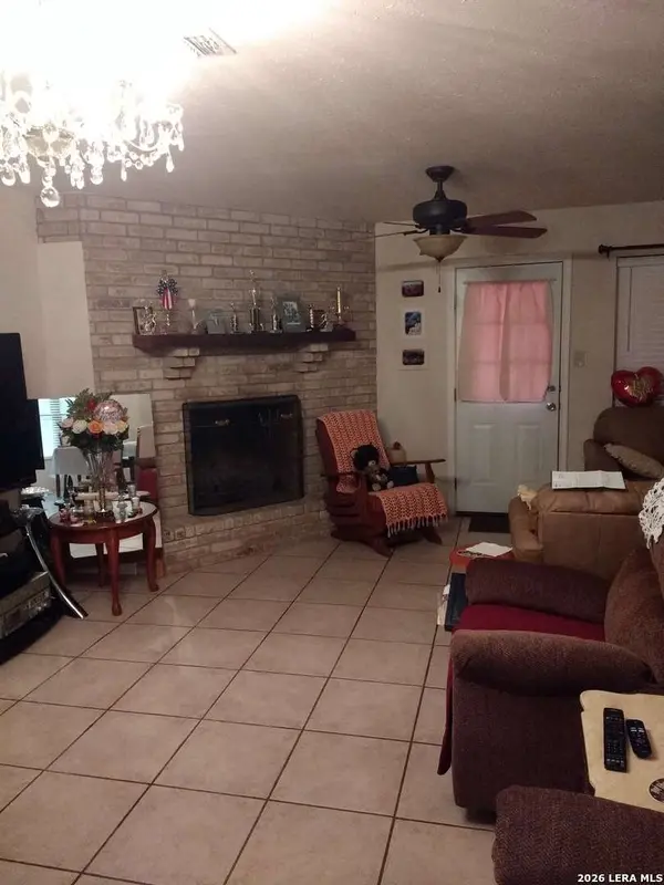 137 N Bluebonnet, Uvalde, TX 78801
