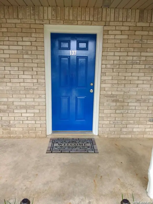 137 N Bluebonnet, Uvalde, TX 78801