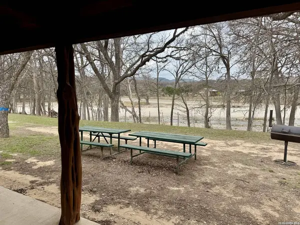 110 Red Wright Rd, Leakey, TX 78873