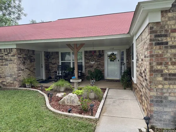 116 S BLUEBONNET DR, Uvalde, TX 78801