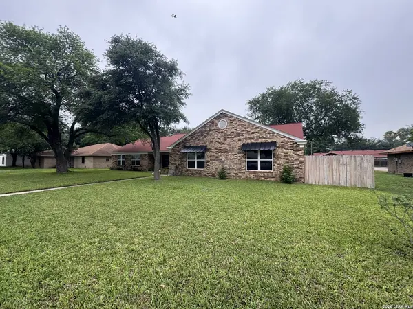 116 S BLUEBONNET DR, Uvalde, TX 78801