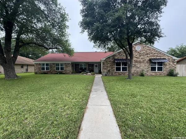 116 S BLUEBONNET DR, Uvalde, TX 78801