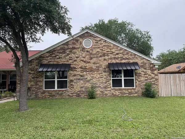 116 S BLUEBONNET DR, Uvalde, TX 78801