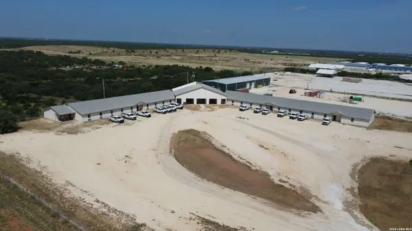 612 SERVICE COUNTY RD, Carrizo Springs, TX 78834