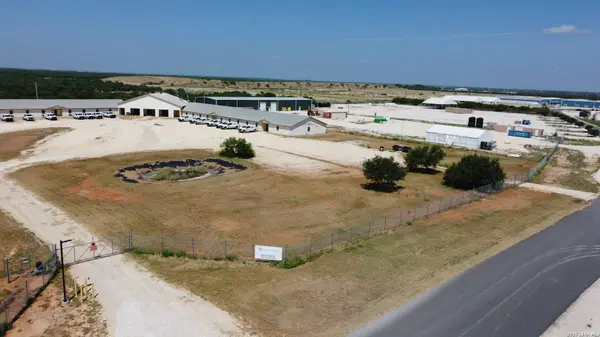 612 SERVICE COUNTY RD, Carrizo Springs, TX 78834