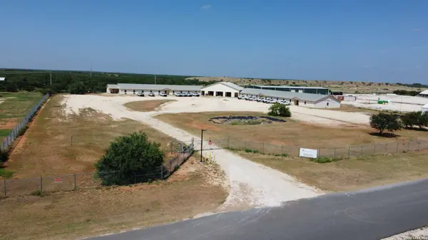 612 SERVICE COUNTY RD, Carrizo Springs, TX 78834