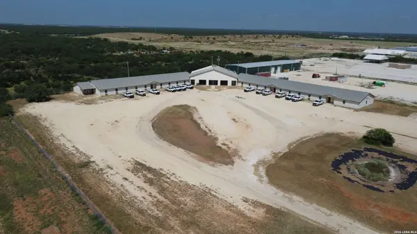 612 SERVICE COUNTY RD, Carrizo Springs, TX 78834