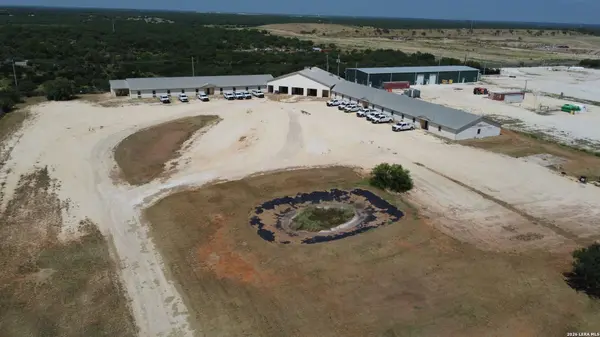 612 SERVICE COUNTY RD, Carrizo Springs, TX 78834