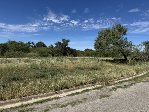 600 RIO ST, Uvalde, TX 78801