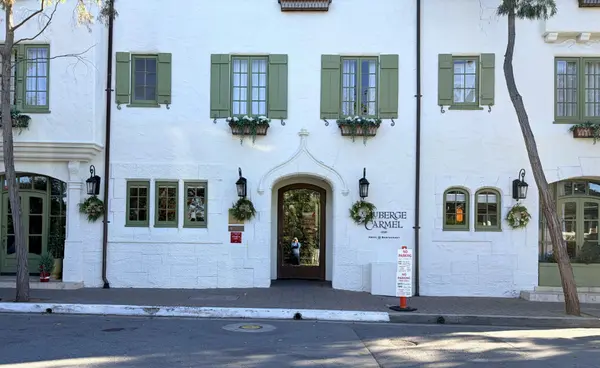 Living in Carmel: Your Guide to Schools, Culture, Recreation, and Daily Life,The Ruiz Group