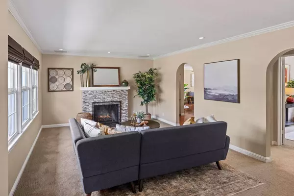 209 Orange DR, Salinas, CA 93901