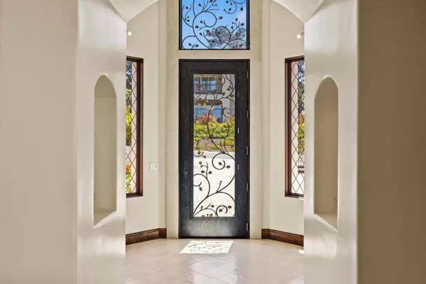 5 Fairway CT, Seaside, CA 93955