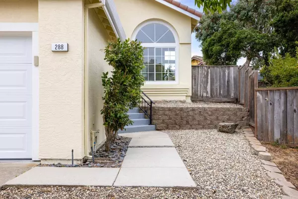 288 Sirena Del Mar RD, Marina, CA 93933