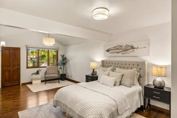 712 Sunset DR, Pacific Grove, CA 93950