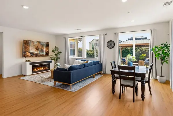 6 Campania CIR, Salinas, CA 93905