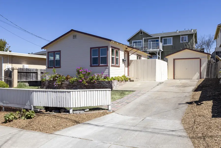 1666 Hilton St, Seaside, CA 93955-4433