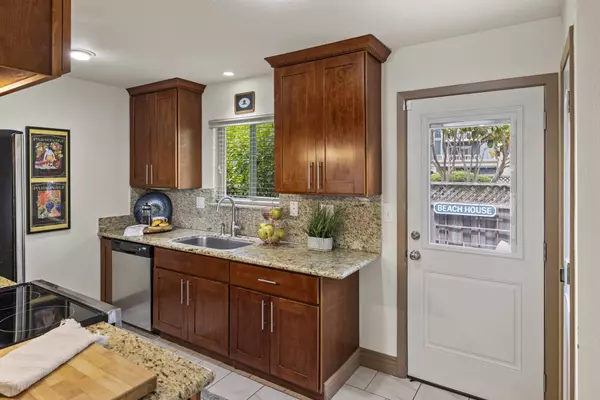1037 Highland St #A, Seaside, CA 93955-6120