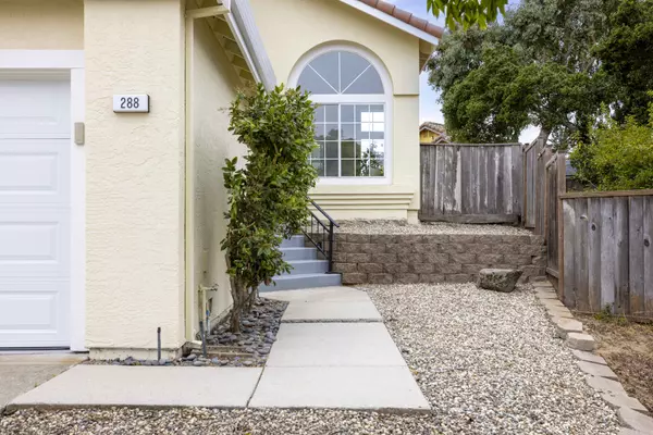 288 Sirena del Mar Rd, Marina, CA 93933-4306