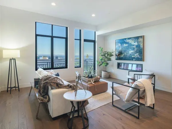 542 Lighthouse AVE 301, Pacific Grove, CA 93950