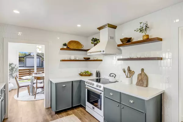 508 4th St, Pacific Grove, CA 93950-4609