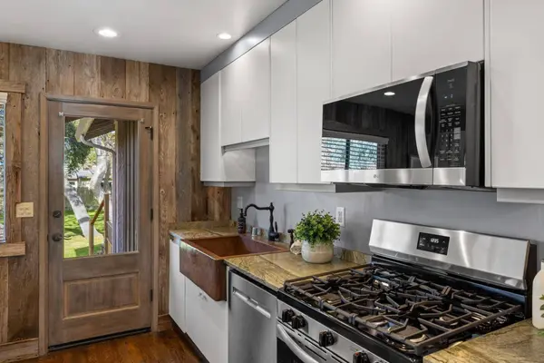 712 Sunset DR, Pacific Grove, CA 93950