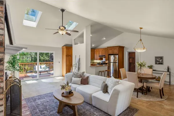 3 White Tail LN, Monterey, CA 93940
