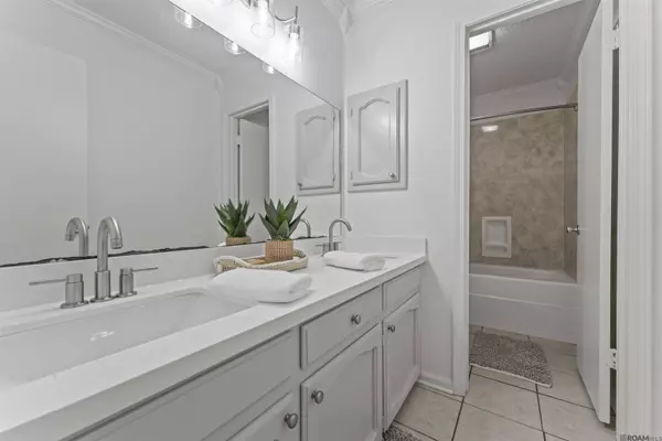 5365 Sleepy Hollow Dr, Baton Rouge, LA 70817