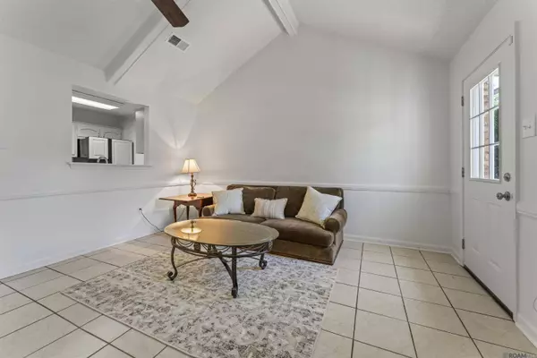 5365 Sleepy Hollow Dr, Baton Rouge, LA 70817