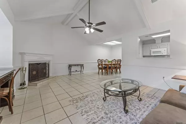 5365 Sleepy Hollow Dr, Baton Rouge, LA 70817