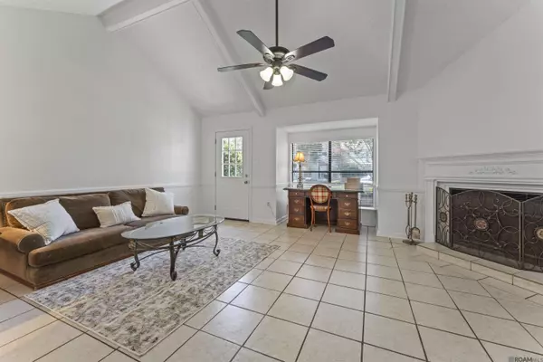 5365 Sleepy Hollow Dr, Baton Rouge, LA 70817