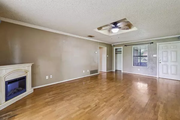 112 Prairie Creek Road, Red Oak, TX 75154