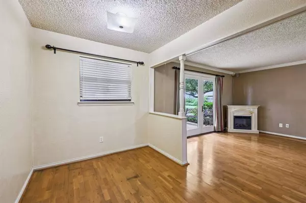 112 Prairie Creek Road, Red Oak, TX 75154