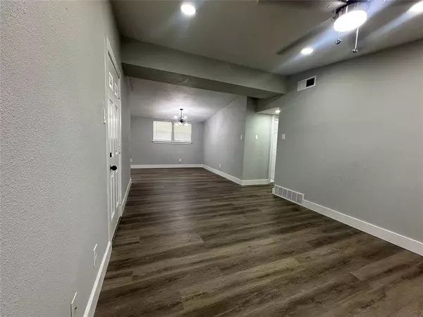 618 Henderson Circle, Garland, TX 75040