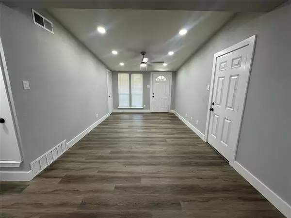 618 Henderson Circle, Garland, TX 75040